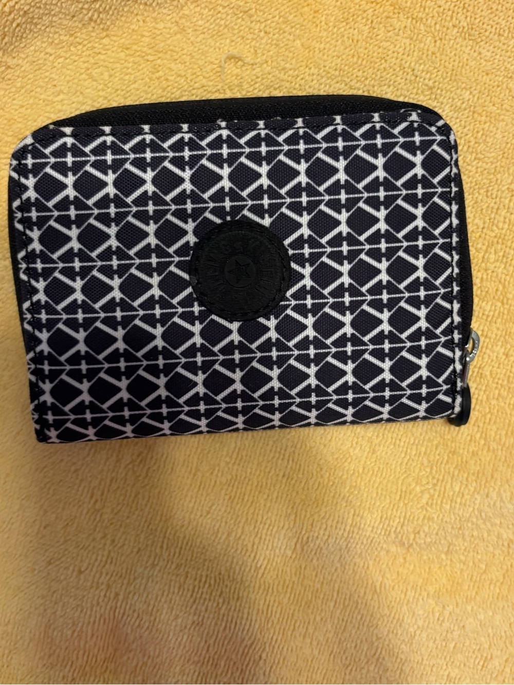 Kipling Black & White Geometric Zip Card Holder